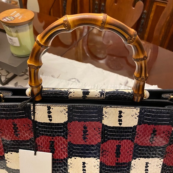 GUCCI♥️RUNWAY BAG♥️NEW❤️Nymphaea snakeskin Tote - Picture 10 of 16